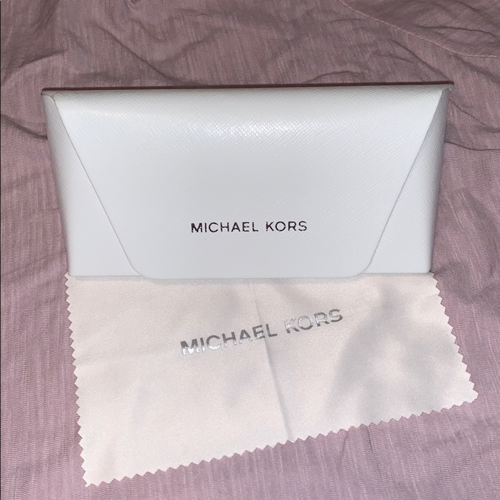MK glass case and wipe